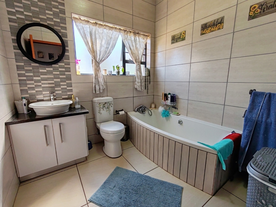 3 Bedroom Property for Sale in Lifestyle Estate North West